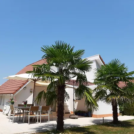 Hébergement de vacances 6 Persoonsbungalow Met Groot Gezamenlijk Zwembad Daumazan-sur-Arize